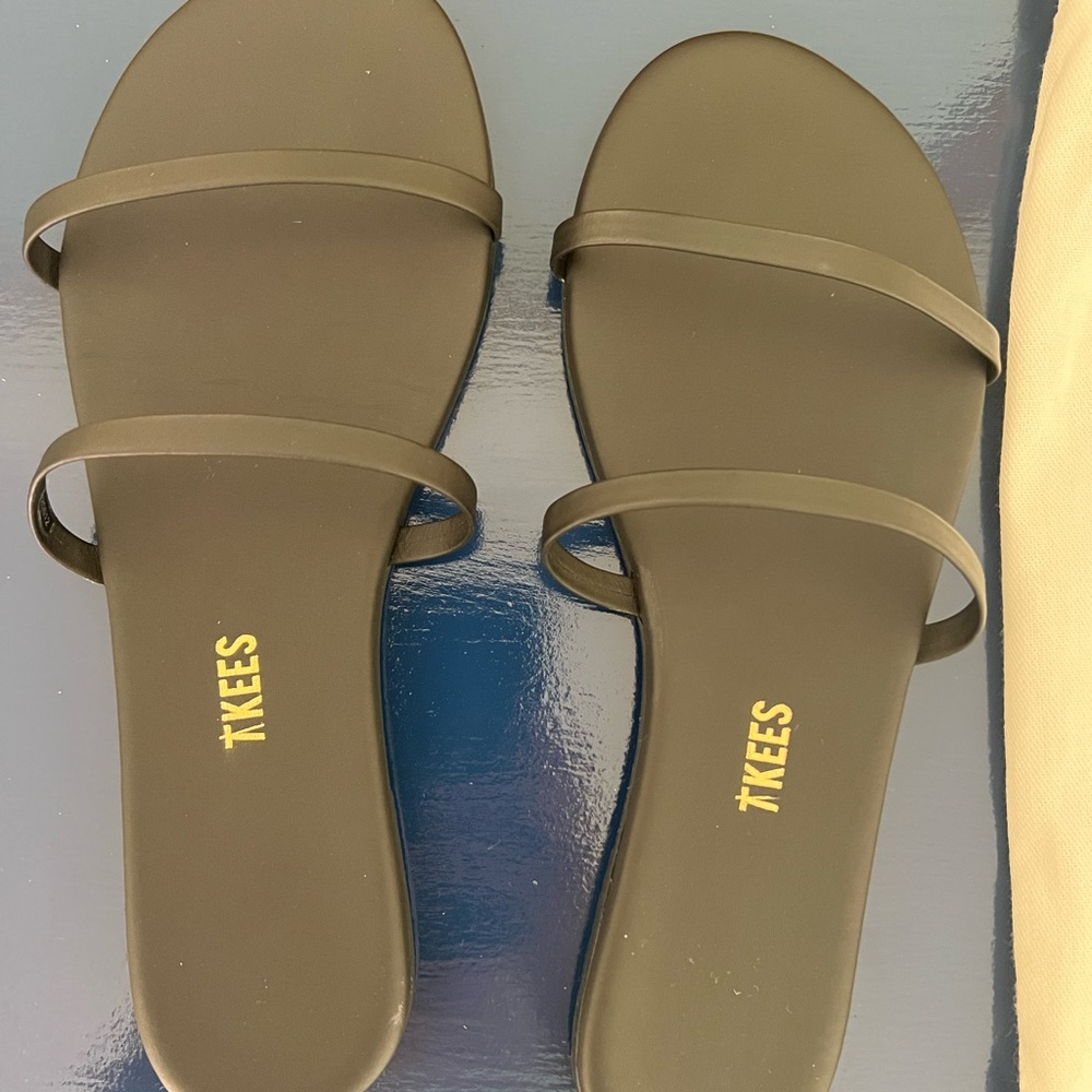 TKEES Sandals Brand New Gemma Sable Size 8